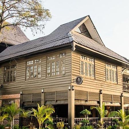 The Manor Hotel Ньоншуэ Экстерьер фото