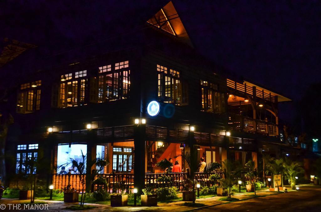The Manor Hotel Ньоншуэ Экстерьер фото