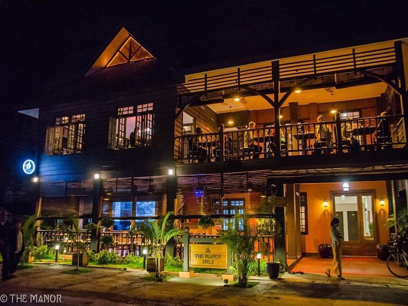 The Manor Hotel Ньоншуэ Экстерьер фото